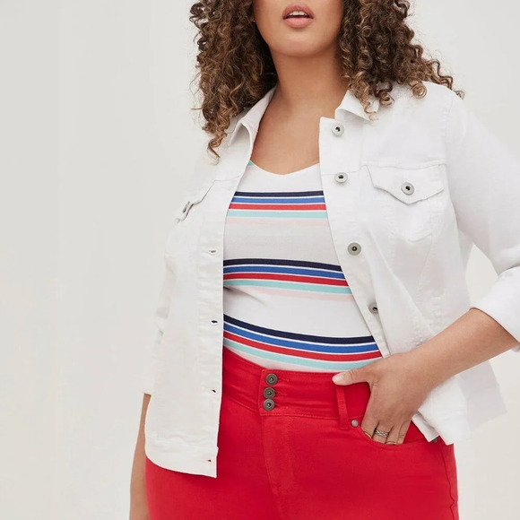 NWT Torrid Optic White Long Sleeve Denim Jacket in Size 1 14/16 - Picture 1 of 13